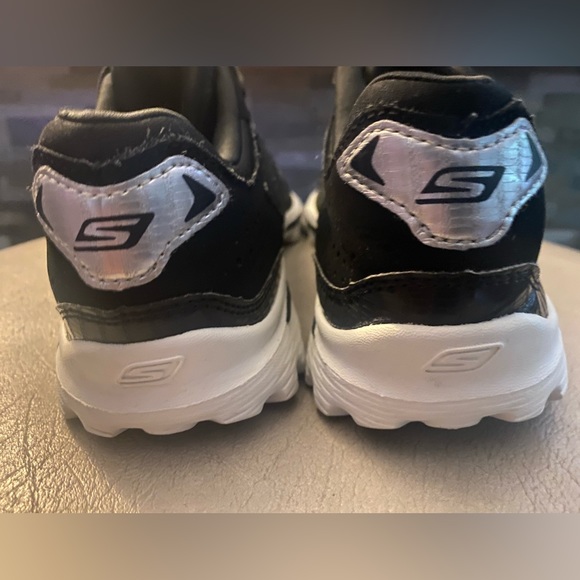 (EUC) SKECHERS WOMENS GO WALK FLASH SIZE 7 BLACK/WHITE EXCELLENT CONDITION - Picture 5 of 9